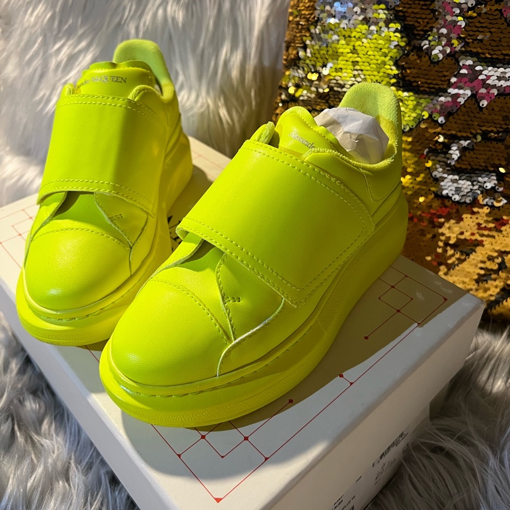 Authentic Alexander McQueen Sneakers US1 EU31 fluorescent yellow w/strap NWT🛍